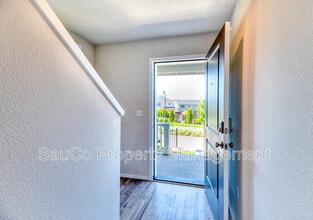 17291 NW Shackelford Rd in Portland, OR - Building Photo - Building Photo