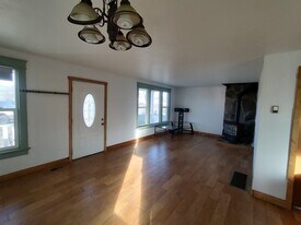 20460 N Main St in Carey, ID - Building Photo