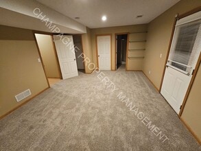6524 NE 44th St in Kansas City, MO - Building Photo - Building Photo
