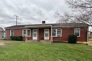 1102 Airport Rd, Unit 1102 #1 Airport Rd in Blacksburg, VA - Building Photo