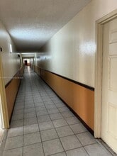 8185 NW 7th St, Unit 410 in Miami, FL - Building Photo - Building Photo