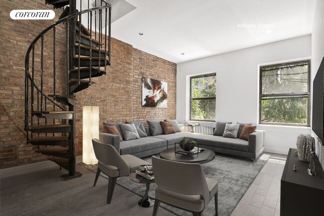 8 E 74th St in New York, NY - Building Photo - Building Photo
