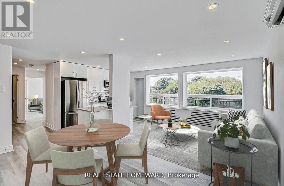 419 Woodbine Ave in Toronto, ON - Building Photo