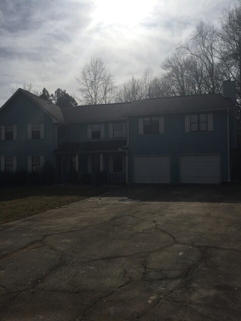 5891 Sheldon Ct-Unit -B in Atlanta, GA - Building Photo