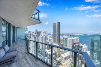 1300 S Miami Ave, Unit 4805 in Miami, FL - Foto de edificio - Building Photo