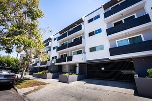 616 North Sweetzer Avenue in Los Angeles, CA - Building Photo