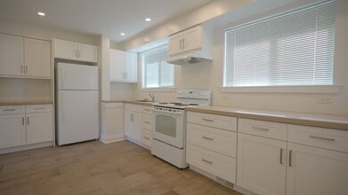 17 Ravenview Dr in Toronto, ON - Building Photo - Building Photo