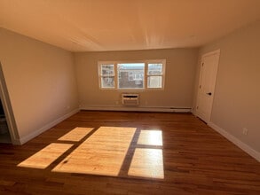 14 Passaic Ave in Nutley, NJ - Foto de edificio - Building Photo