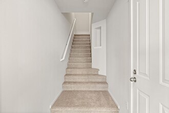 18275 NE 97th Way in Redmond, WA - Foto de edificio - Building Photo