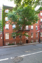 815 Greenwich St in New York, NY - Building Photo - Building Photo