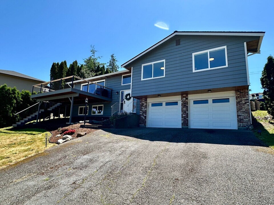 10 Vista Del Mar St in Camano, WA - Building Photo