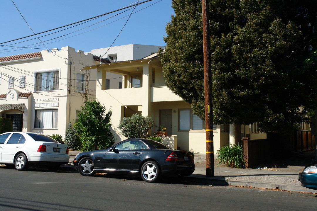 117 Lorton Ave in Burlingame, CA - Building Photo