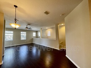 9502 W Park Village Dr in Tampa, FL - Foto de edificio - Building Photo