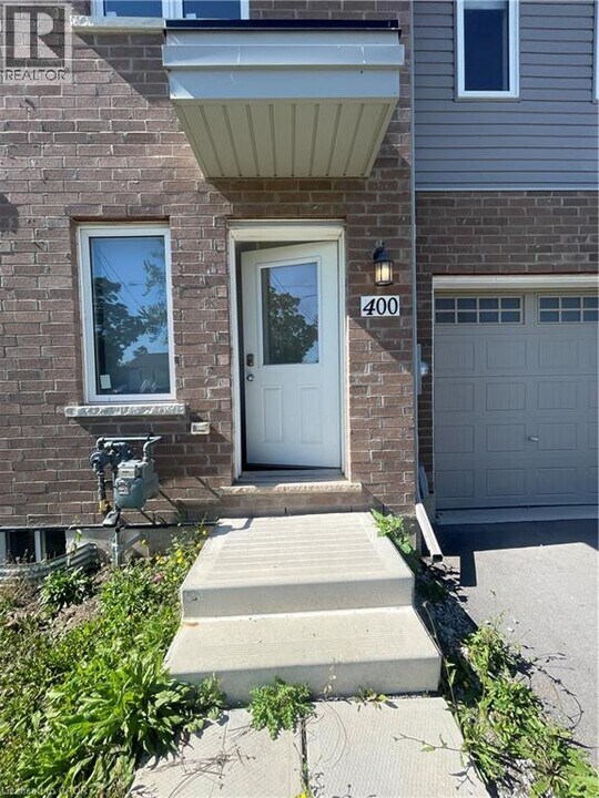 400 Alberta St in Welland, ON - Building Photo