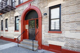 560 W 170th St in New York, NY - Foto de edificio - Building Photo