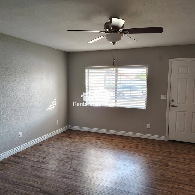 358 W Hackamore Ave in Gilbert, AZ - Foto de edificio - Building Photo