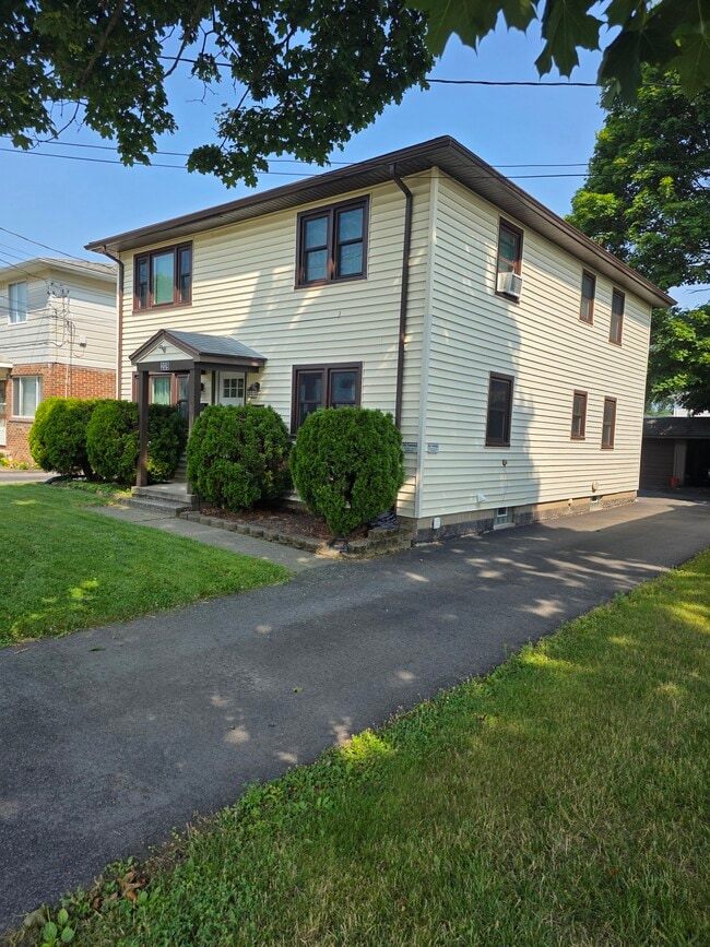 209 Garfield Ave, Unit Upper