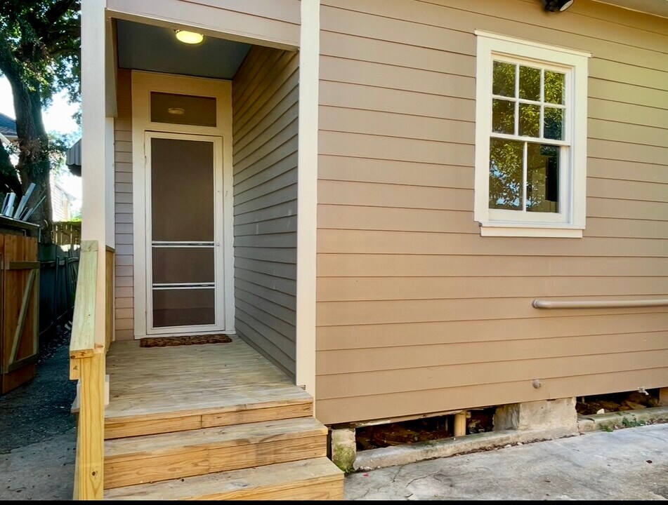 3817 Cleveland Ave, Unit B in New Orleans, LA - Foto de edificio