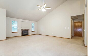 13002 73rd Ave E in South Hill, WA - Foto de edificio - Building Photo