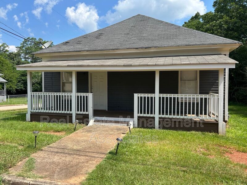 16 Cascade Ave in Griffin, GA - Building Photo