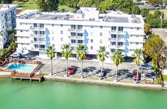 Coral Bay Club in Miami Beach, FL - Building Photo - Building Photo