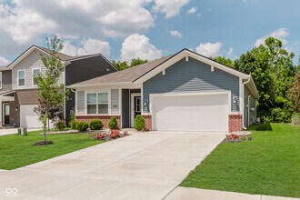 10008 Sundley Dr in Indianapolis, IN - Building Photo - Building Photo