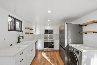 1105 Stanford Ave in Redondo Beach, CA - Building Photo - Building Photo