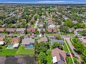9610 Dunhill Dr in Miramar, FL - Building Photo - Building Photo