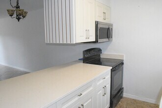 905 Riverside Dr in Greenacres, FL - Building Photo - Building Photo