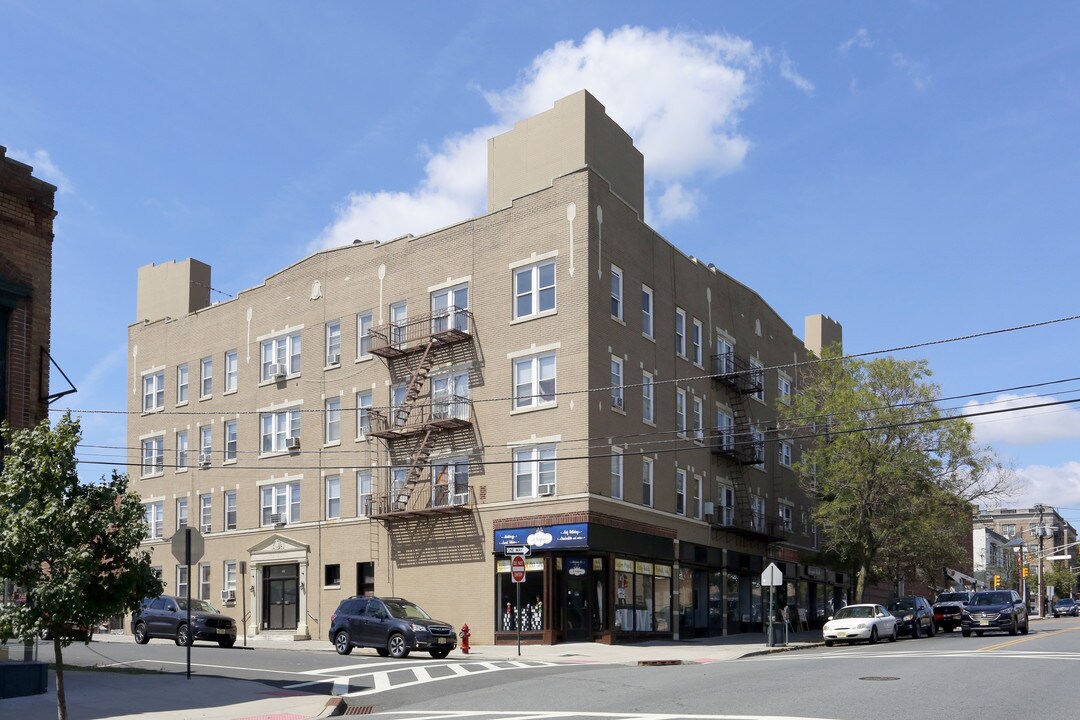 120 Midland Ave in Kearny, NJ - Building Photo
