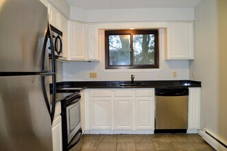 9 Concord St in West Hartford, CT - Building Photo - Building Photo
