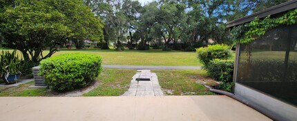 35097 Whispering Oaks Blvd in Ridge Manor, FL - Building Photo - Building Photo