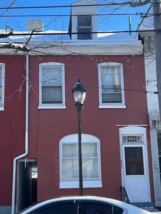 423 S 6th St in Reading, PA - Building Photo