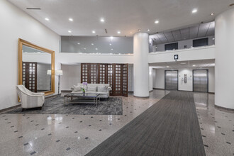 Claymoor Luxury Apartments in Southfield, MI - Building Photo - Lobby