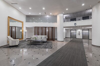 Claymoor Luxury Apartments in Southfield, MI - Foto de edificio - Lobby