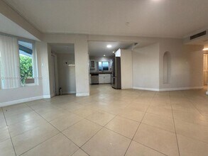716 NE 7th St in Hallandale Beach, FL - Building Photo - Building Photo