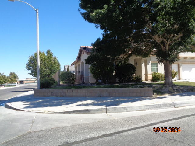 43732 Windrose Pl in Lancaster, CA - Building Photo - Building Photo