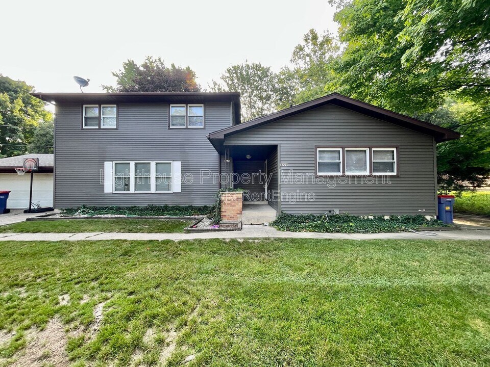 4220 Curwood Ave SE in Grand Rapids, MI - Building Photo