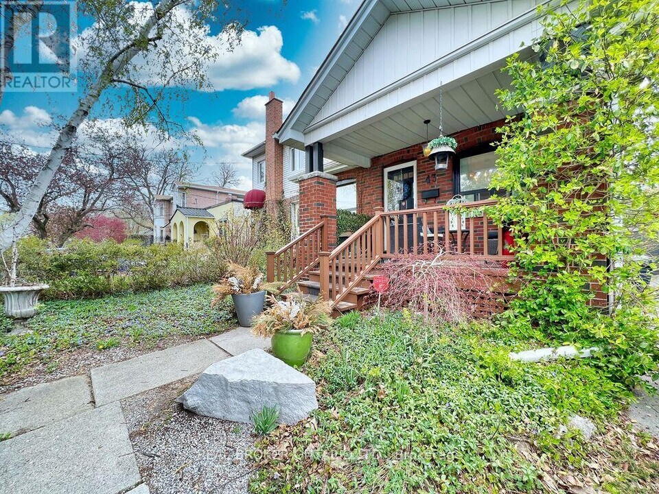 43 Stanhope Ave in Toronto, ON - Building Photo