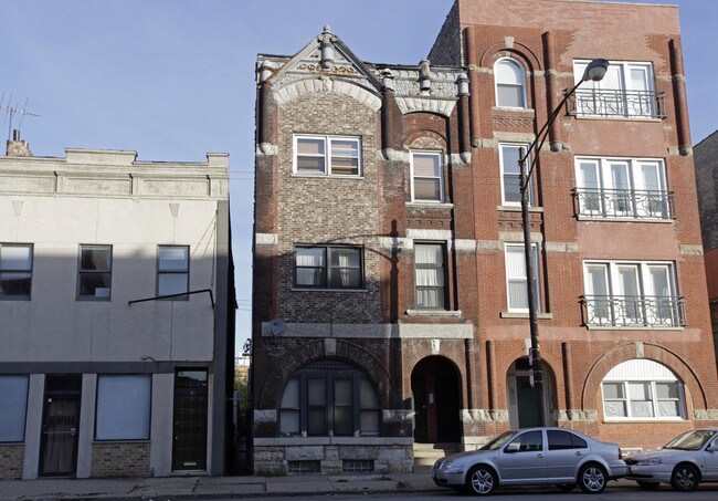 1360 W Grand Ave in Chicago, IL - Foto de edificio - Building Photo