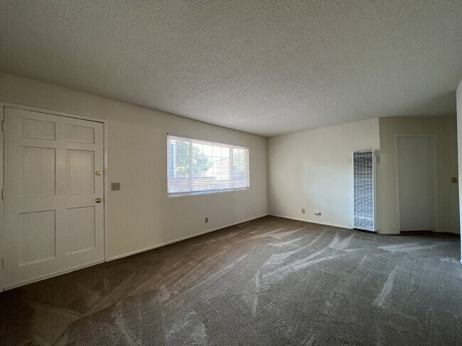 110 11th St in Santa Rosa, CA - Foto de edificio - Building Photo