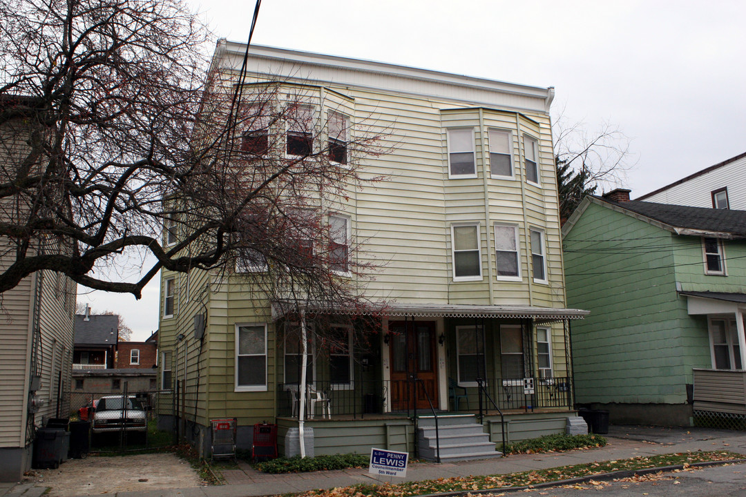 8 Rose St in Poughkeepsie, NY - Building Photo