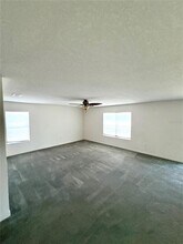 10502 Medford Lakes Dr in Riverview, FL - Building Photo - Building Photo