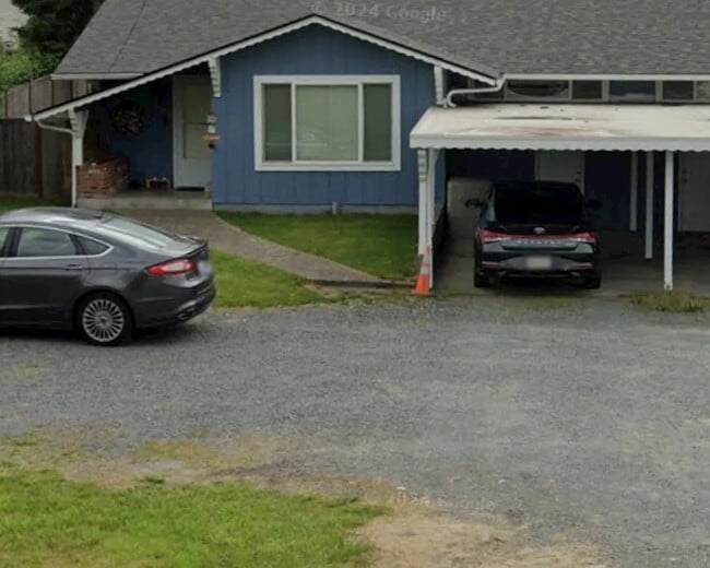 10905 Vickery Ave E in Tacoma, WA - Foto de edificio - Building Photo