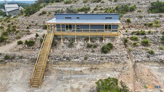 462 Ledgeview Dr in Canyon Lake, TX - Building Photo