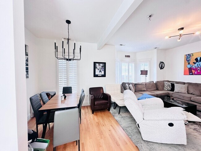 598 E 5th St in Boston, MA - Building Photo - Building Photo