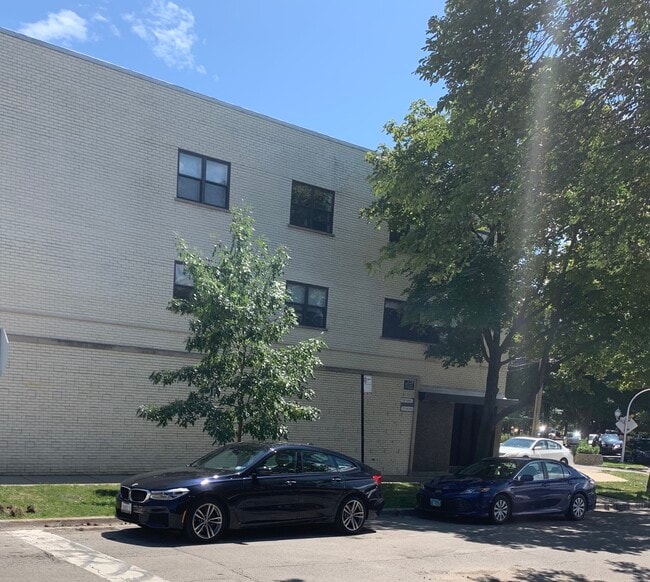 property at 5757 N Francisco Ave