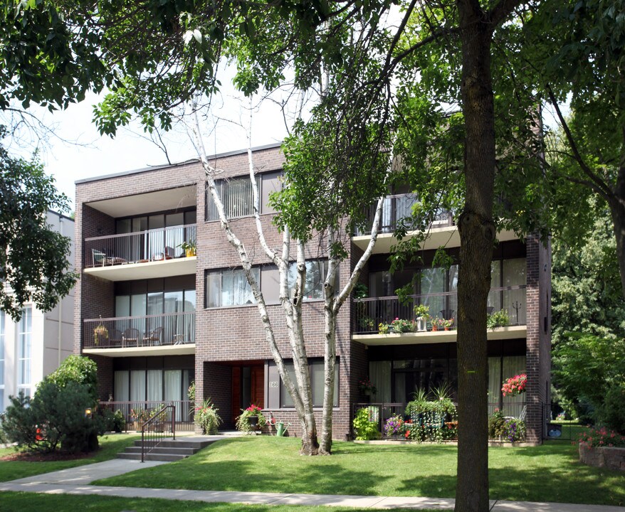 166 Sherwood Ave in Toronto, ON - Building Photo
