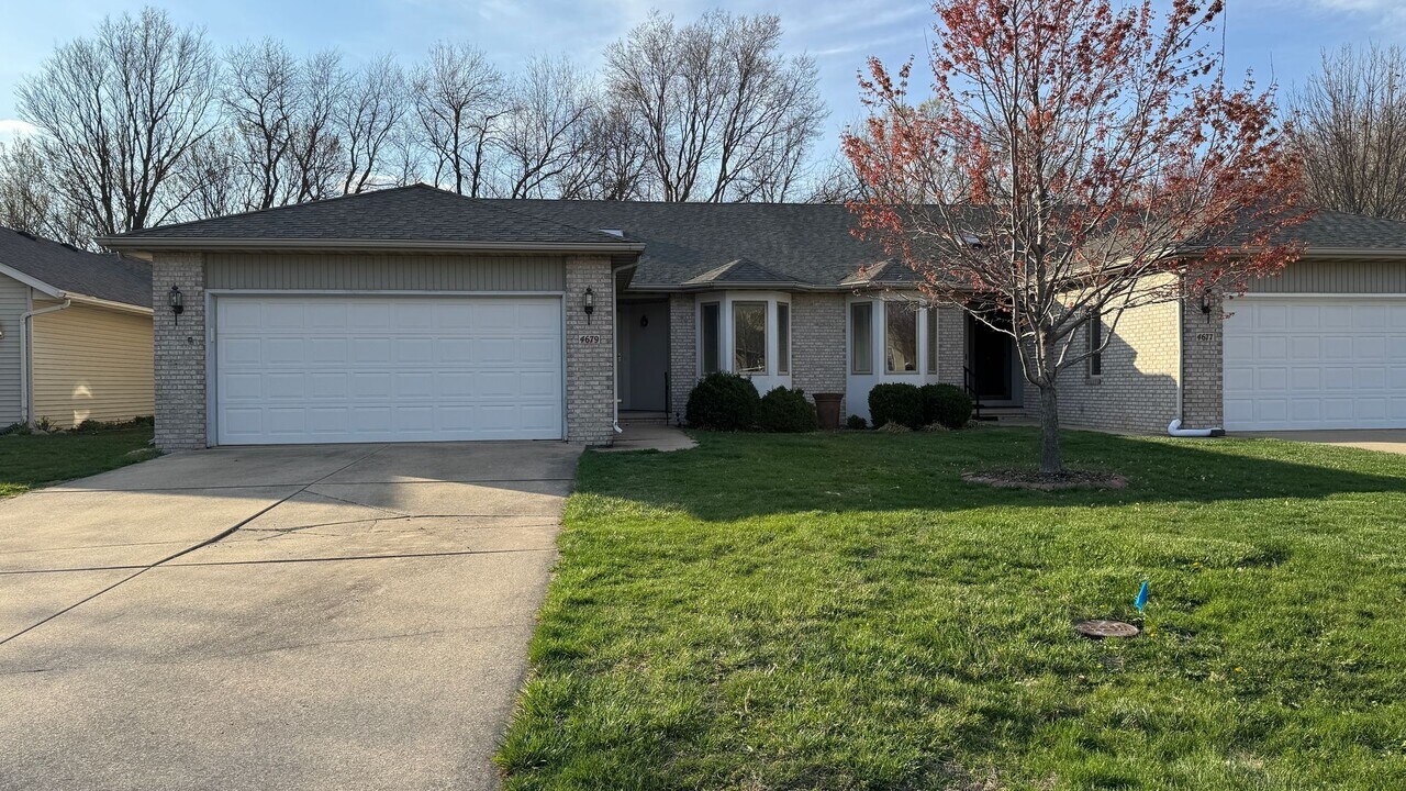 4679 Barrington Dr in Springfield, IL - Building Photo