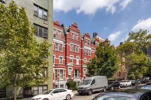 134 W 82nd St in New York, NY - Building Photo